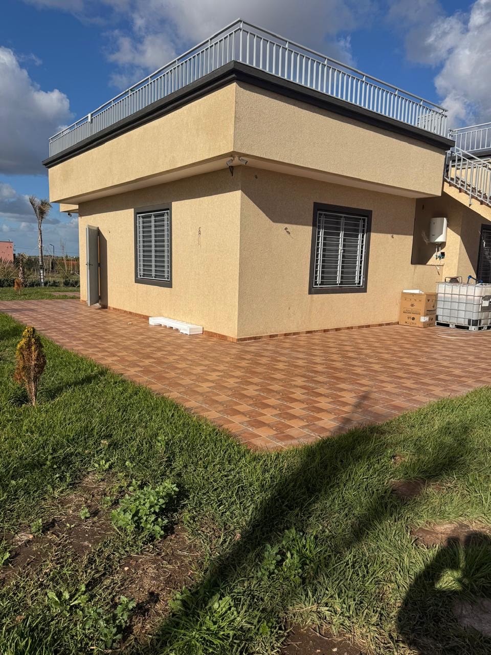 Terrasse et jardin avant la pose de la pergola